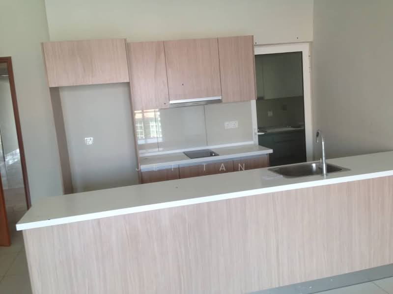 Condominium for Sale at Sri Putramas III / Royal Regent - Jet Tan - Kitchen - PropertyGuru.com.my