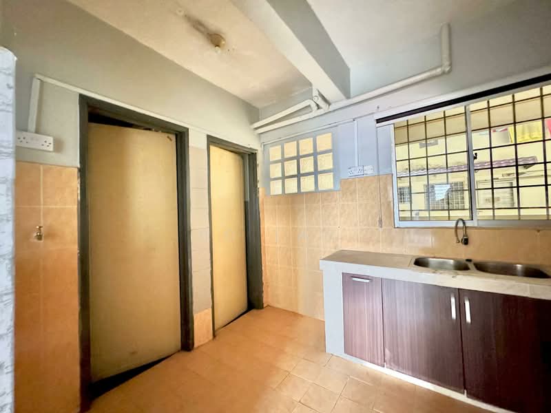 Aman Putra Apartment untuk Untuk Dijual - RM 223,000, Mac 2026 - Kitchen - PropertyGuru.com.my