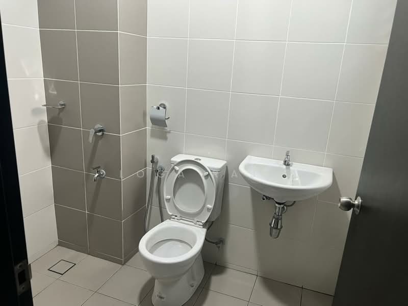 2-storey Terraced House for Rent in Bandar Bukit Raja (Klang) - Loga Raju - Bathroom - PropertyGuru.com.my