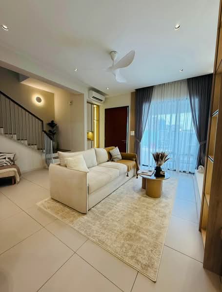 Rumah Teres 2 Tingkat untuk Dijual di Taman Selayang Jaya (Selayang) - Thony Tan - Living Room - PropertyGuru.com.my