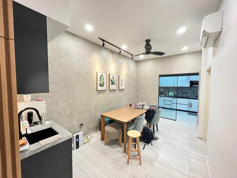 Cluster House for Sale in Masai (Johor) - Tuxton Phiong - Kitchen - PropertyGuru.com.my