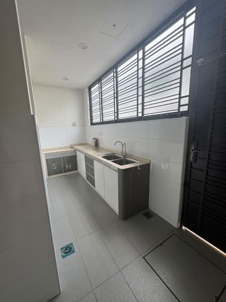 2-storey Terraced House for Sale in Taman Seri Austin (Tebrau) - Shawn Lim - Kitchen - PropertyGuru.com.my