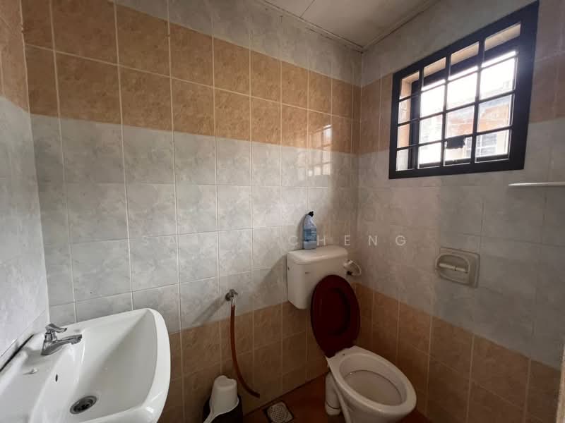 Kulai Jalan bunga Kertas untuk Untuk Dijual - RM 430,000, Mac 2026 - Bathroom - PropertyGuru.com.my
