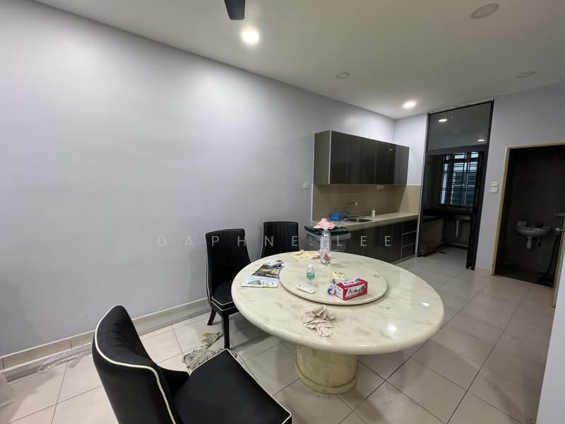 Taman Mount Austin untuk Untuk Disewa - RM 2,300 /bulan, Mac 2026 - Kitchen - PropertyGuru.com.my