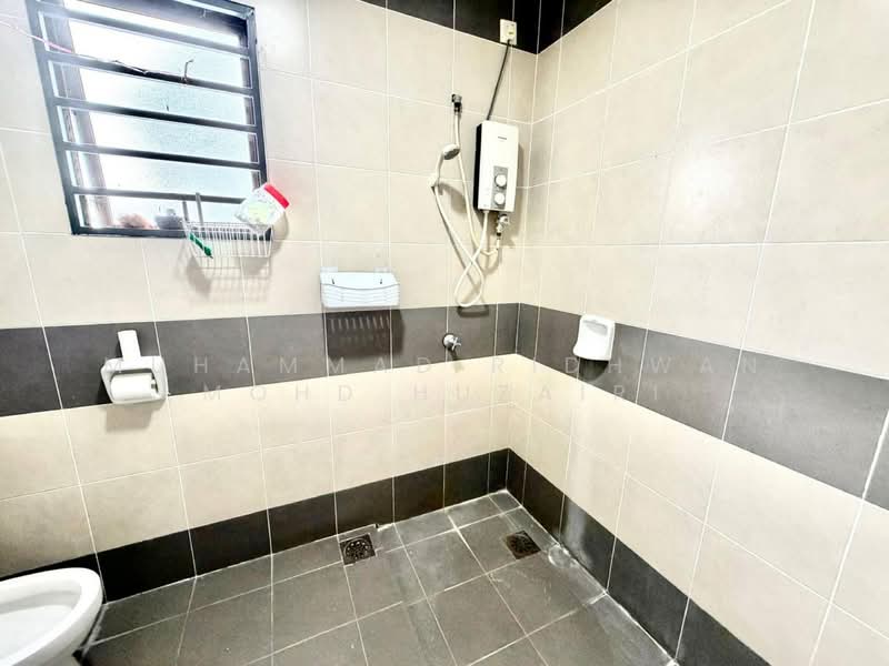 2.5-storey Terraced House for Sale in Taman Putra Impiana (Puchong) - Muhammad Ridhwan Mohd Huzairi - Bathroom - PropertyGuru.com.my