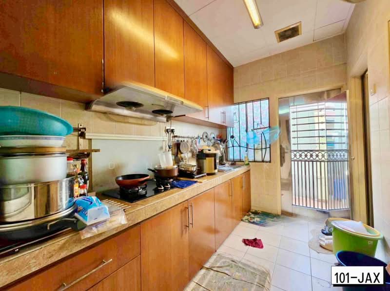 2-storey Terraced House for Sale in Ambang Botanic (Klang) - Daniel Kok - Kitchen - PropertyGuru.com.my