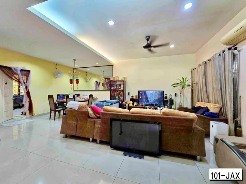 2-storey Terraced House for Sale in Ambang Botanic (Klang) - Daniel Kok - Living Room - PropertyGuru.com.my