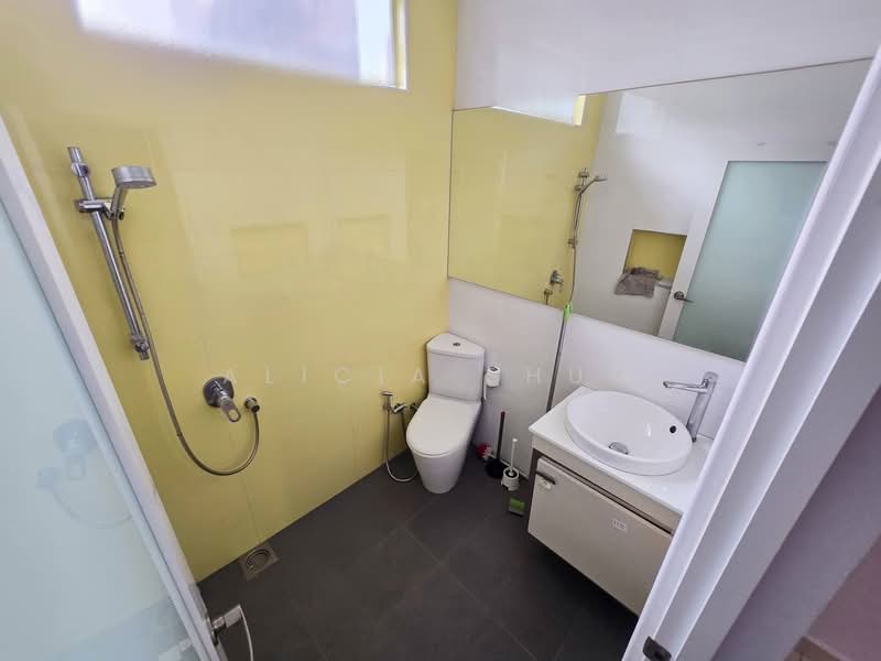 Rumah Berkembar untuk Dijual di Taman Pelangi Indah (Ulu Tiram) - Alicia Shum - Bathroom - PropertyGuru.com.my