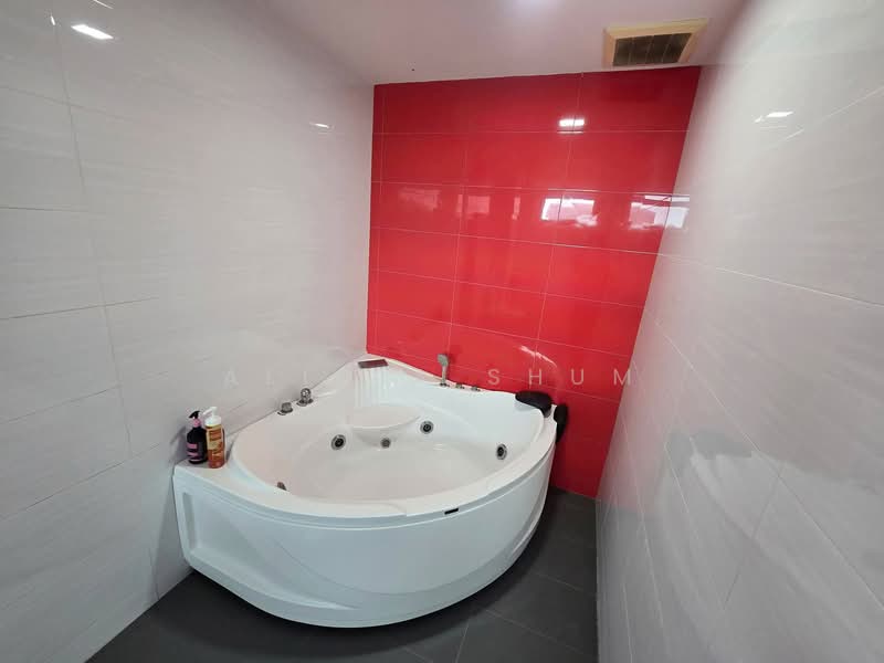 Semi-Detached House for Rent in Taman Pelangi Indah (Ulu Tiram) - Alicia Shum - Bathroom - PropertyGuru.com.my