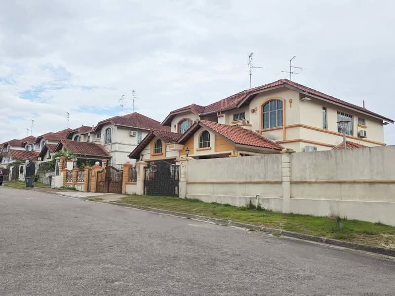 Semi-Detached House for Rent in Taman Pelangi Indah (Ulu Tiram) - Alicia Shum - Exterior - PropertyGuru.com.my