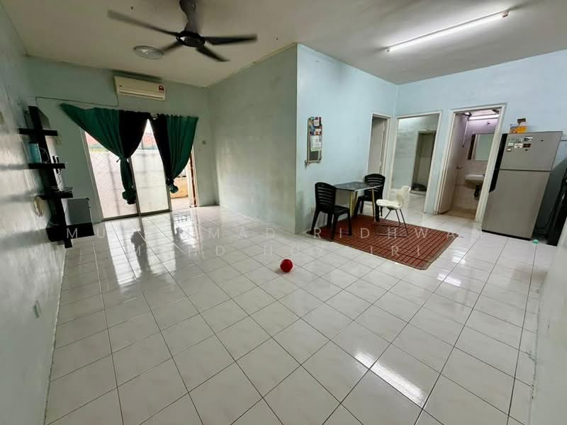 Vista Pinggiran Apartment untuk Untuk Dijual - RM 290,000, Mac 2026 - Living Room - PropertyGuru.com.my