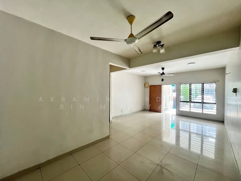 Townhouse for Sale in Bandar Bukit Puchong 2 (Puchong) - Akramin Firdaus Bin Mokhtar - Living Room - PropertyGuru.com.my