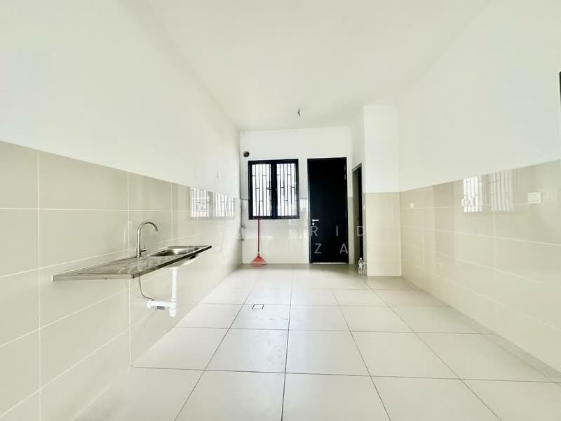 2-storey Terraced House for Sale in Elmina (Shah Alam) - Muhammad Ridhwan Mohd Huzairi - Kitchen - PropertyGuru.com.my