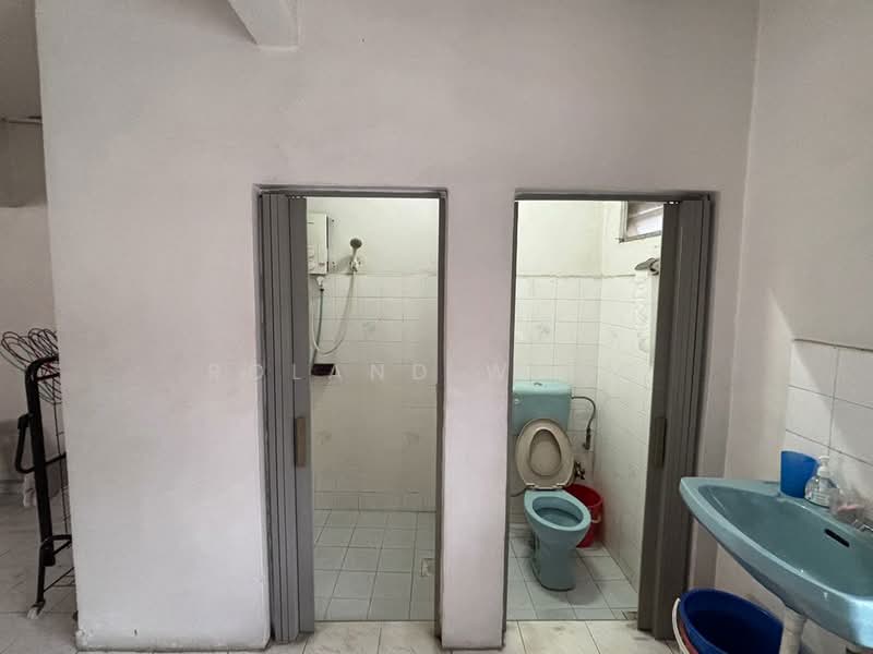 2-storey Terraced House for Rent in Taman Johor Jaya (Johor Bahru) - Roland Wong - Bathroom - PropertyGuru.com.my