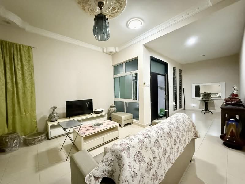 Semi-Detached House for Sale in Taman Molek (Johor Bahru) - Yik Tat - Living Room - PropertyGuru.com.my