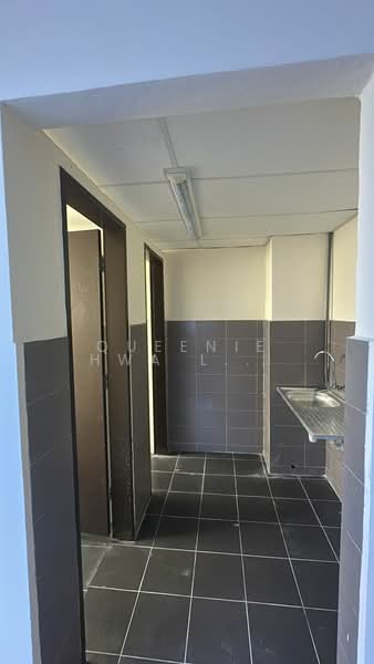 Shop / Office untuk Disewa di Puchong (Selangor) - Queenie Hwa Lee Soo Hwa - Corridor - PropertyGuru.com.my