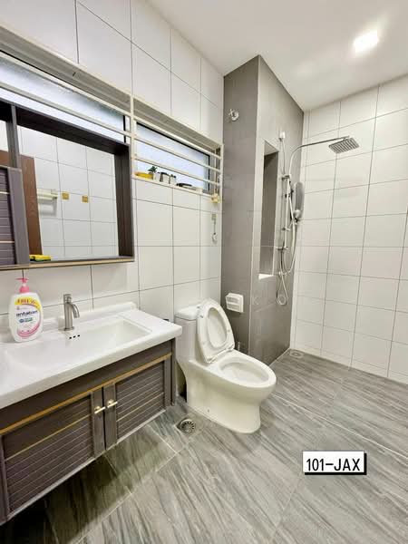 RM710k! 20x65ft! 4R3B! Move in Condition Fully Renovated Phase 30 Bandar Botanic Klang 2 Sty House untuk Untuk Dijual - RM 710,002, Mac 2026 - Bathroom - PropertyGuru.com.my