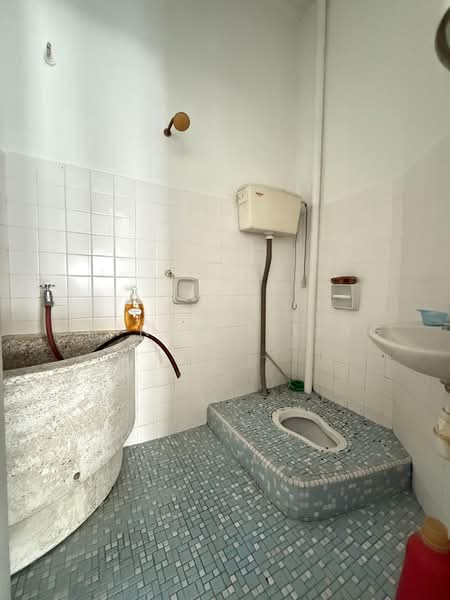 1-storey Terraced House for Rent in Taman Rasah Jaya (Rasah) - Chin Mei Ling - Bathroom - PropertyGuru.com.my