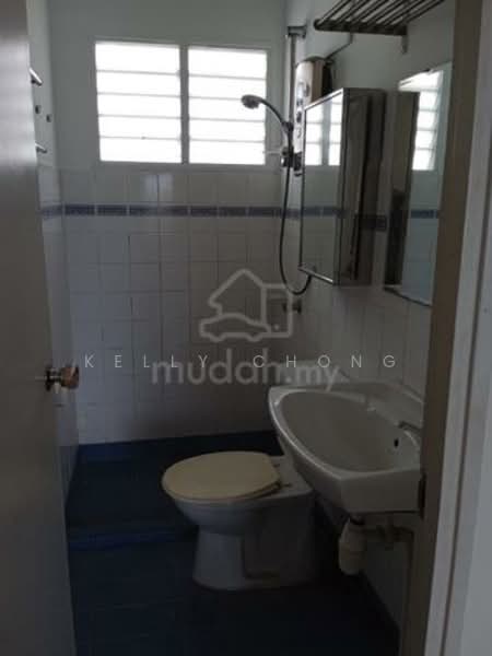 Apartment for Sale at Akasia Apartment - Kelly Chong - Bathroom - PropertyGuru.com.my