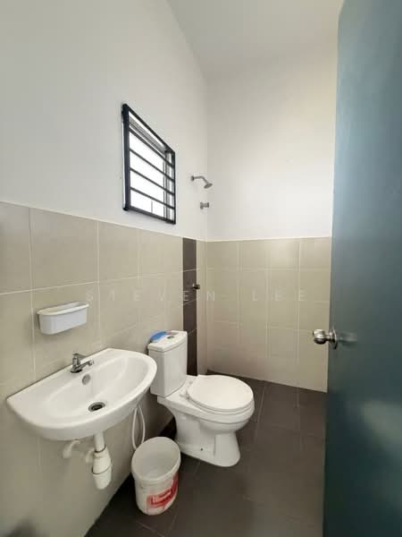 Taman Scientex Rawang, Anggun, Kota Emerald, Rawang untuk Untuk Disewa - RM 1,700 /bulan, Mac 2026 - Bathroom - PropertyGuru.com.my