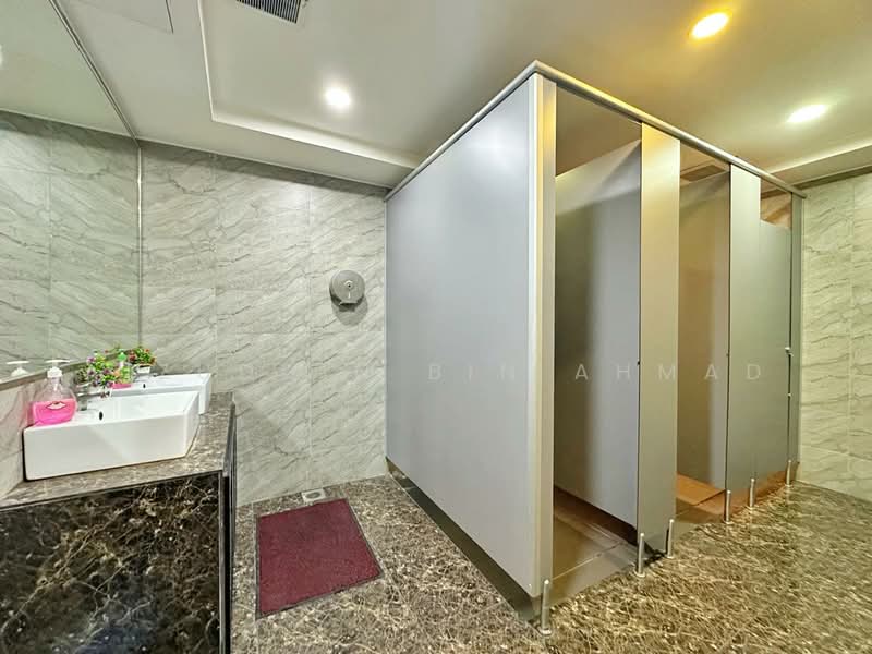 Hotel / Resort for Sale in Kampung Loke Yew (Setapak) - Aizuddin bin Ahmad - Bathroom - PropertyGuru.com.my