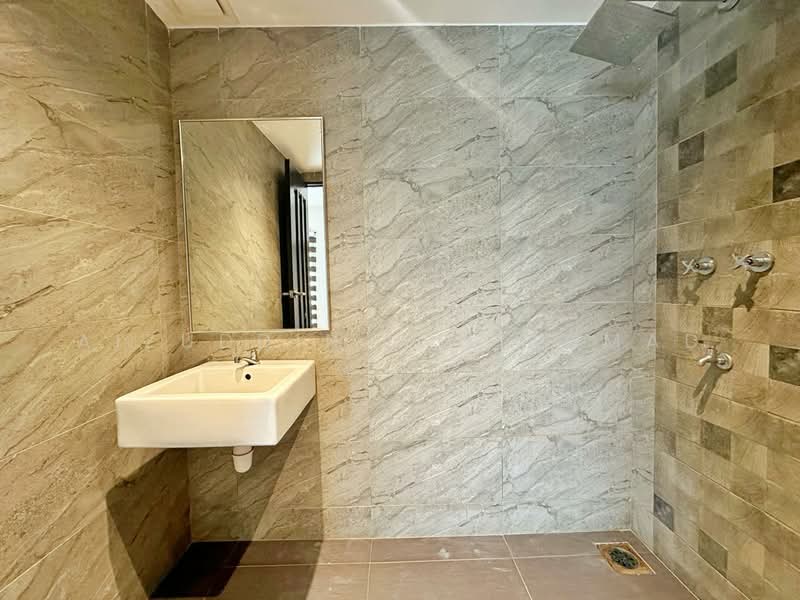 Hotel / Resort for Sale in Kampung Loke Yew (Setapak) - Aizuddin bin Ahmad - Bathroom - PropertyGuru.com.my