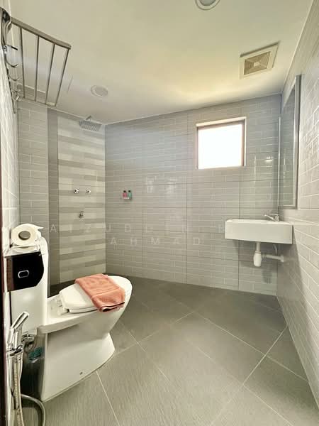 Hotel / Resort for Sale in Kampung Loke Yew (Setapak) - Aizuddin bin Ahmad - Bathroom - PropertyGuru.com.my