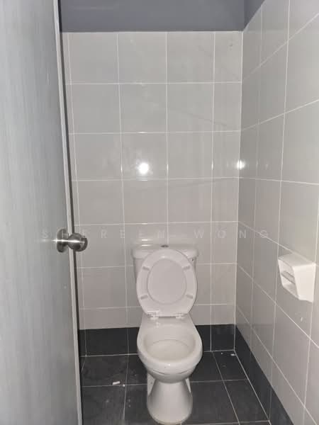 Factory for Rent in Taman Perindustrian Cemerlang (Ulu Tiram) - Shereen Wong - Bathroom - PropertyGuru.com.my
