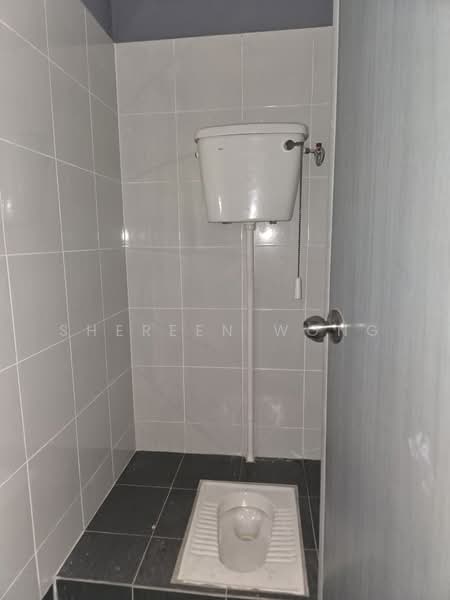 Factory for Rent in Taman Perindustrian Cemerlang (Ulu Tiram) - Shereen Wong - Bathroom - PropertyGuru.com.my