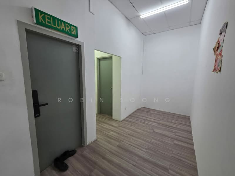 Detached Factory for Rent in Taman Teknologi Cheng (Cheng) - Robin Soong - Entrance - PropertyGuru.com.my