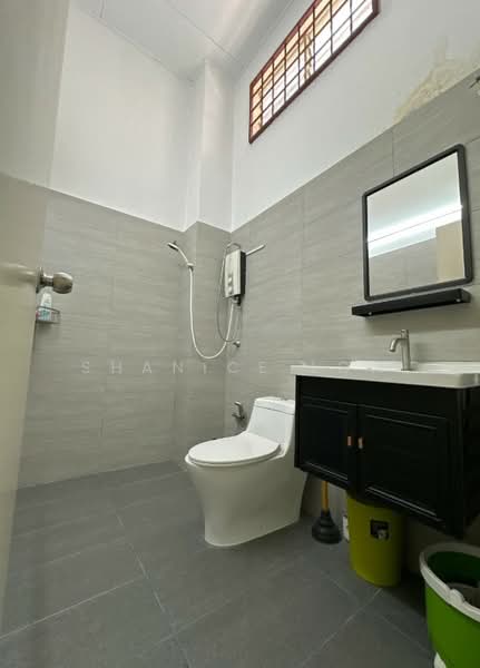 2-storey Terraced House for Rent in TAMAN PUCHONG UTAMA (Puchong) - Shanice Low - Bathroom - PropertyGuru.com.my