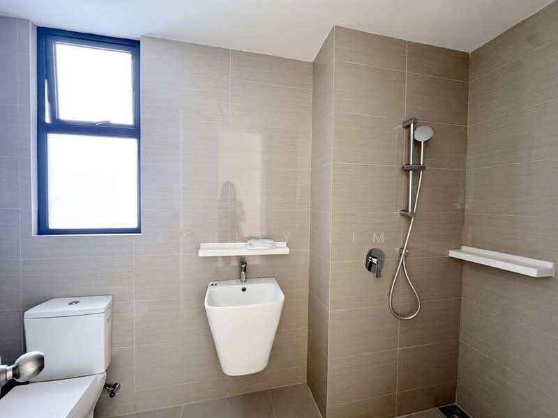 Service Residence for Sale at GEM Residences - Ashley Lim - Bathroom - PropertyGuru.com.my