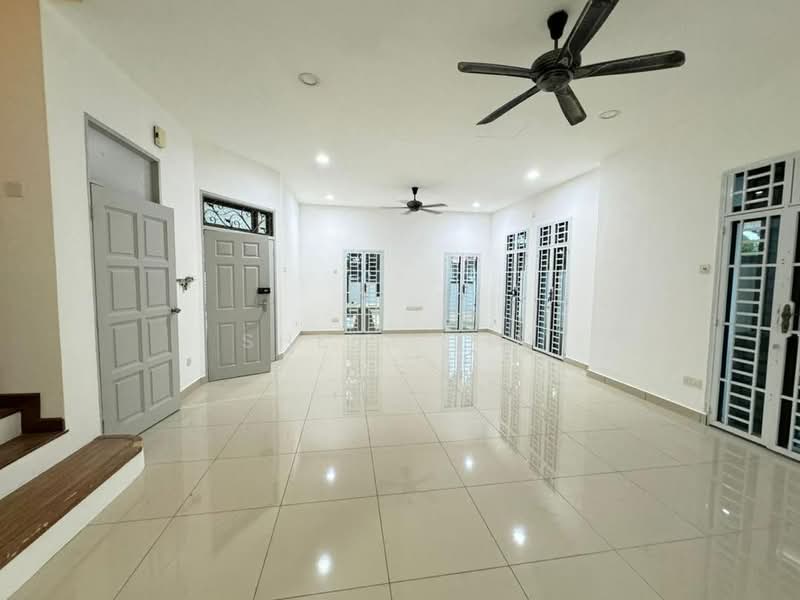 Taman Desa Tebrau untuk Untuk Disewa - RM 5,000 /bulan, Mac 2026 - Living Room - PropertyGuru.com.my