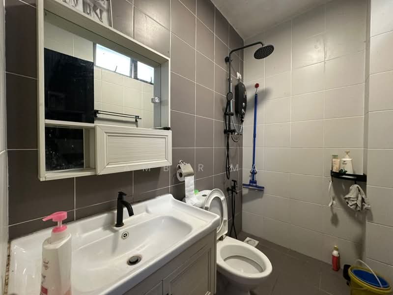 Cluster House for Sale in Taman Sutera Utama (Skudai) - Amber Ma - Bathroom - PropertyGuru.com.my