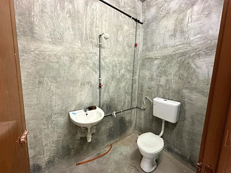 Semi-D Factory for Rent in Bandar Armada Putra (Klang) - Michelle Tee - Bathroom - PropertyGuru.com.my