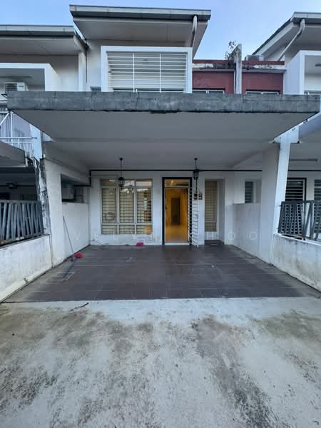 2-storey Terraced House for Rent in Rawang (Selangor) - Evelyn Khoo - Car Porch - PropertyGuru.com.my