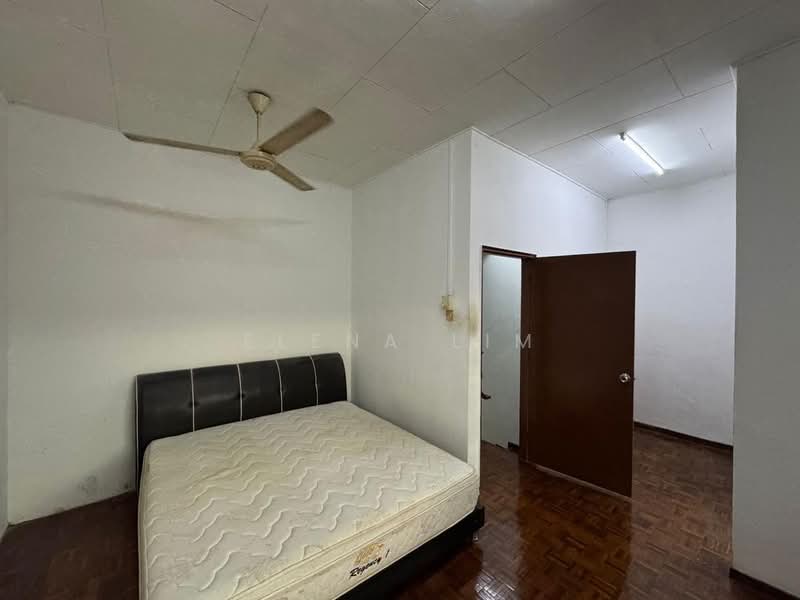 2-storey Terraced House for Sale in Taman Bukit Mewah (Tampoi) - Elena Lim - Bedroom - PropertyGuru.com.my