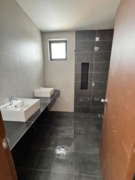 2-storey Terraced House for Sale in Taman Bukit Mewah (Tampoi) - Elena Lim - Bathroom - PropertyGuru.com.my