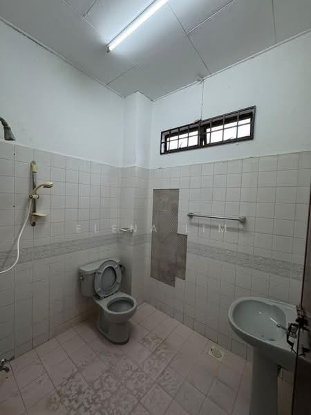 2-storey Terraced House for Sale in Taman Bukit Mewah (Tampoi) - Elena Lim - Bathroom - PropertyGuru.com.my