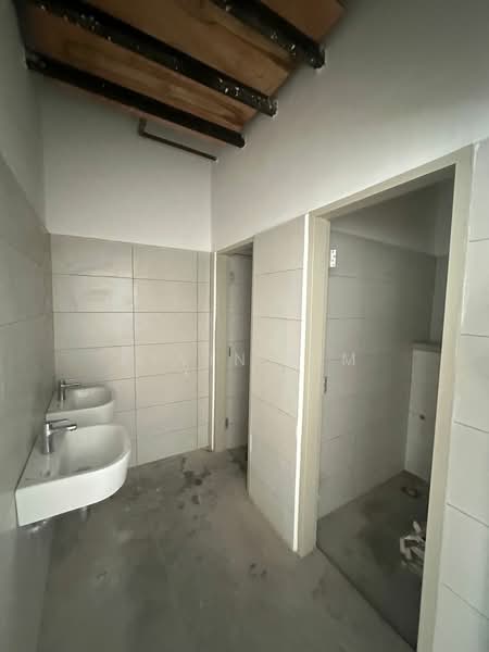 Ground Floor Shop Rent Main Road High Exposure Georgetown untuk Untuk Disewa - RM 7,000 /bulan, Mac 2026 - Bathroom - PropertyGuru.com.my