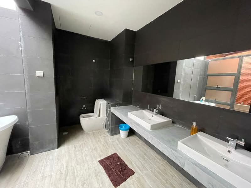 Fields of Gold Rawang untuk Untuk Dijual - RM 1,750,000, Mac 2026 - Bathroom - PropertyGuru.com.my