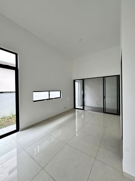 Cluster House for Sale in Austin Crest (Johor Bahru) - KT Tan - Living Room - PropertyGuru.com.my