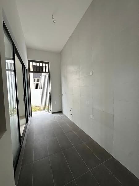 Rumah Kluster untuk Dijual di Austin Crest (Johor Bahru) - KT Tan - Entrance - PropertyGuru.com.my