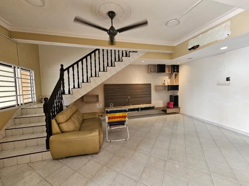 Taman Johor Jaya untuk Untuk Dijual - RM 630,000, Mac 2026 - Living Room - PropertyGuru.com.my