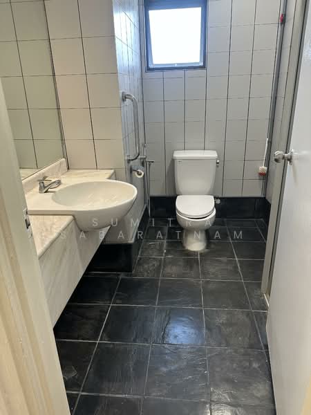 Condominium for Sale at Maxwell Towers - Sumitra Sabaratnam - Bathroom - PropertyGuru.com.my