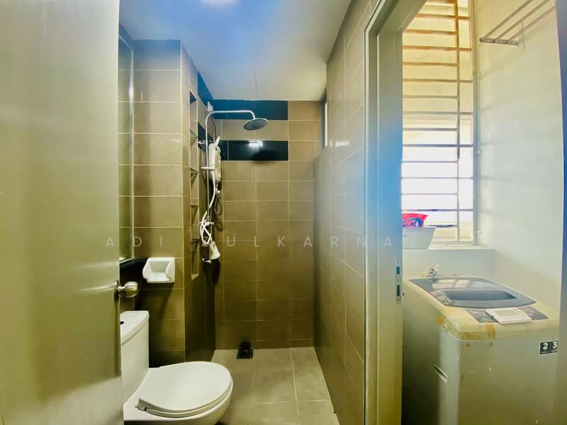 Service Residence for Sale at Vega Residensi 1 - Adi Zulkarnaen - Bathroom - PropertyGuru.com.my