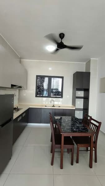 Condominium for Rent at Amberside @ Country Garden Danga Bay - Tok CJ - Kitchen - PropertyGuru.com.my