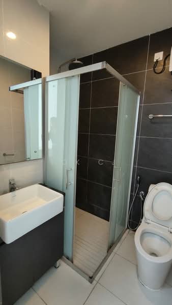 Condominium for Rent at Amberside @ Country Garden Danga Bay - Tok CJ - Bathroom - PropertyGuru.com.my
