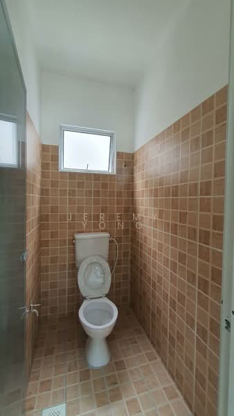 Detached Factory for Rent in Kawasan Perindustrian Nilai (Nilai) - Jeremy Yong - Bathroom - PropertyGuru.com.my