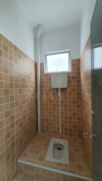 Detached Factory for Rent in Kawasan Perindustrian Nilai (Nilai) - Jeremy Yong - Bathroom - PropertyGuru.com.my